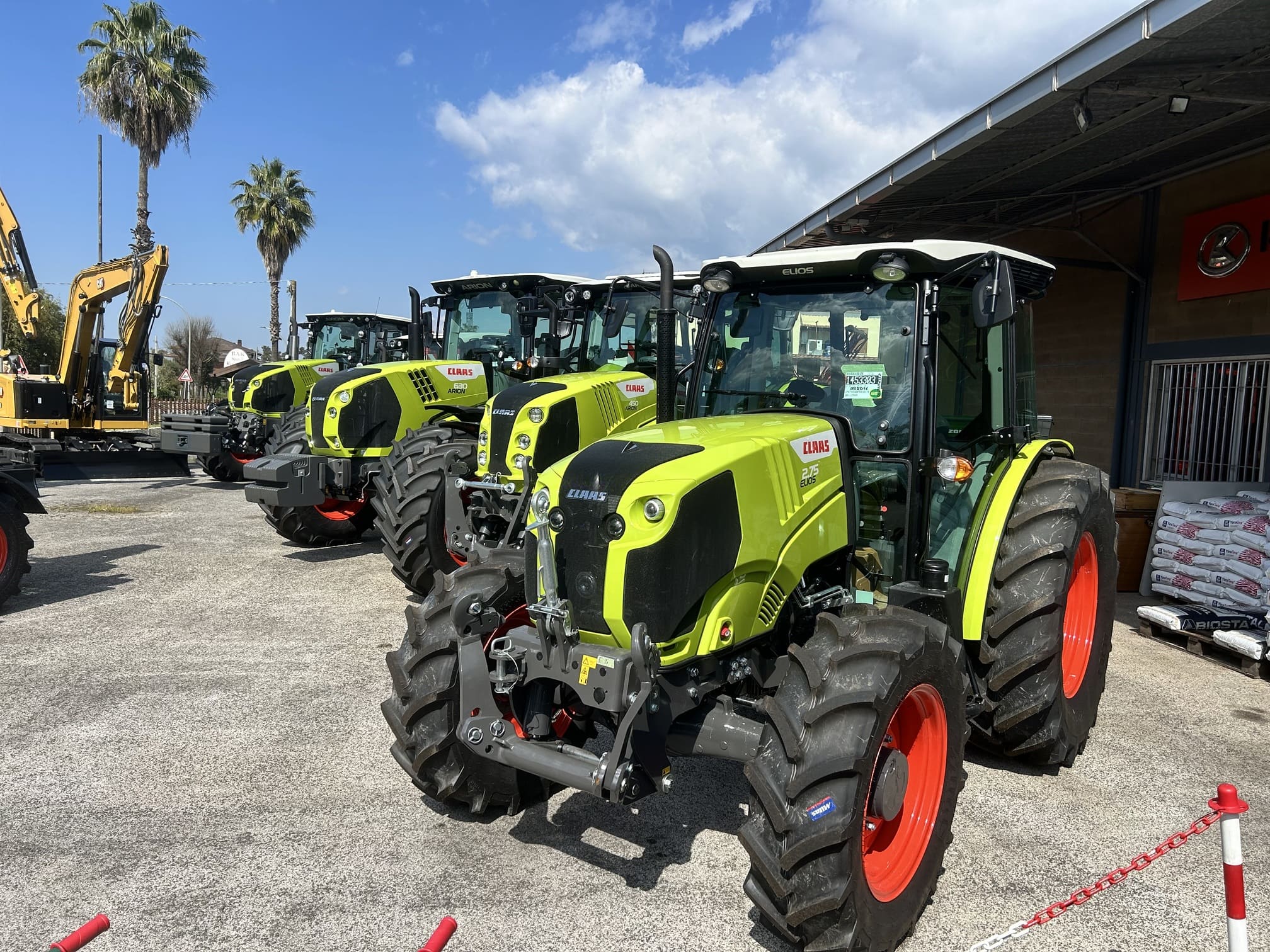 Trattori in esposizione a MRC